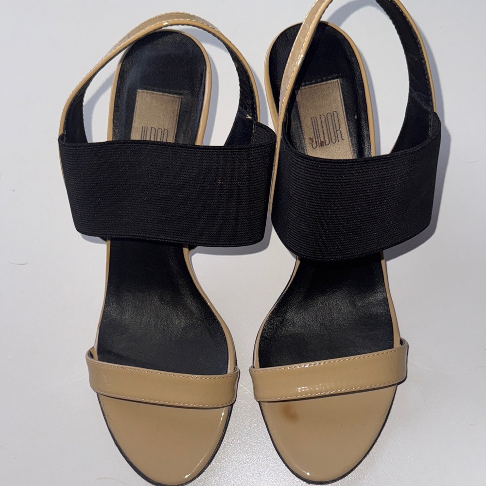 Chic Black and Tan Women's Heels
